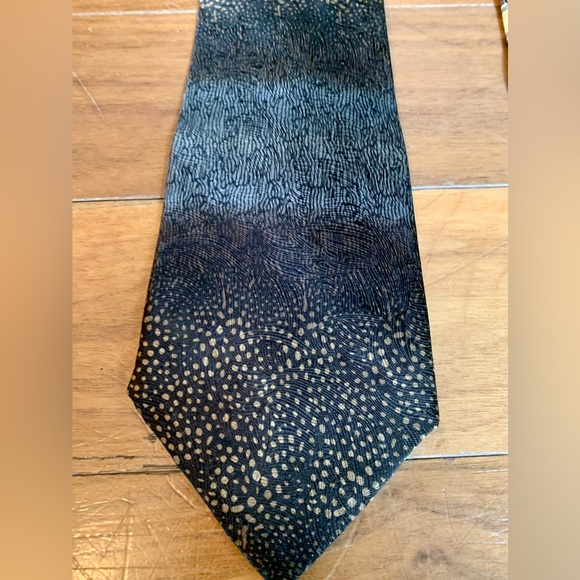 Set of two (2) mens neckties, metropolitan museum of arts, & nature Conservancy - Picture 2 of 6